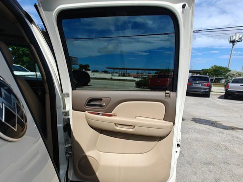 Used 2013 Chevrolet Avalanche LTZ AWD/4WD image 17