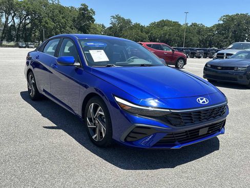Certified 2024 Hyundai Elantra SEL w/ Convenience Package FWD image 3