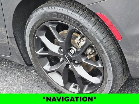 Used 2023 Chrysler Pacifica Limited w/ S Appearance Package image 10