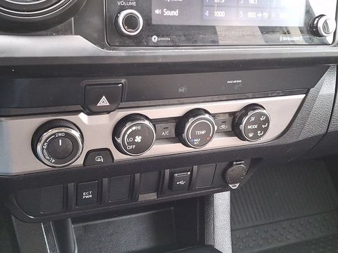 Used 2020 Toyota Tacoma SR AWD/4WD image 18