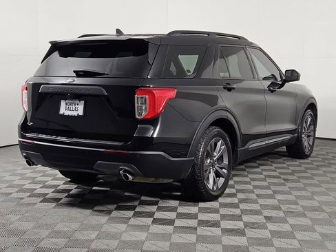 Used 2023 Ford Explorer XLT w/ Equipment Group 202A image 5