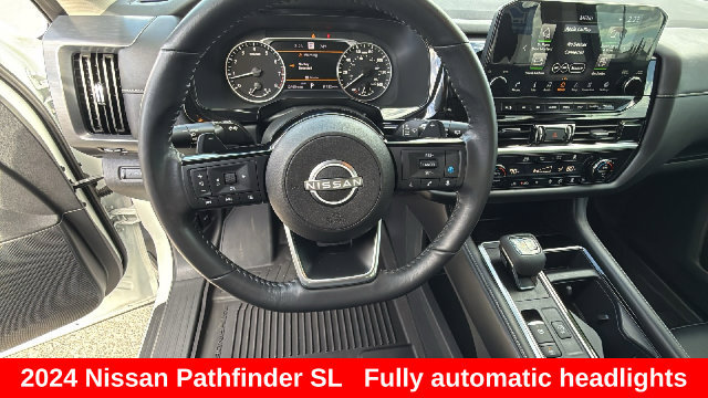 Used 2024 Nissan Pathfinder SL AWD/4WD image 17