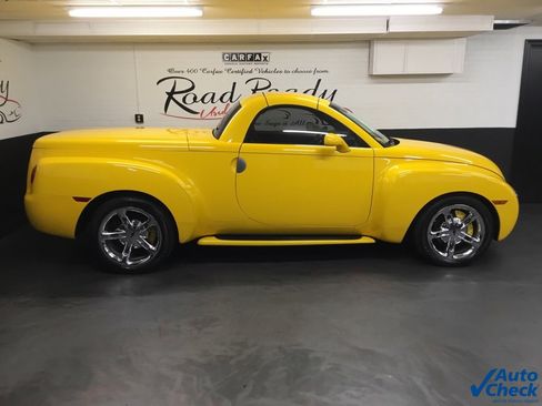 Used 2003 Chevrolet SSR w/ Preferred Equipment Group image 12