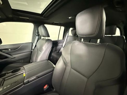 Used 2024 Lexus LX 600 4WD w/ Premium Package image 5