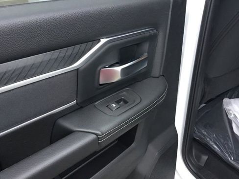 New 2026 RAM 2500 Big Horn AWD/4WD image 16