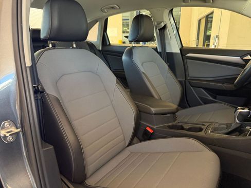 Used 2025 Volkswagen Jetta SE image 30