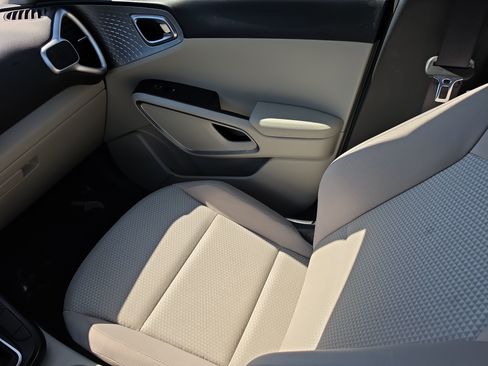 Certified 2025 Kia Soul LX FWD image 14