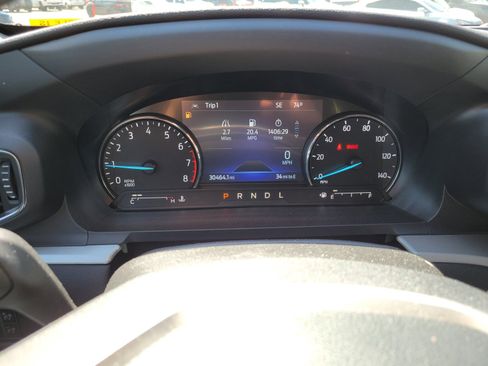 Used 2022 Ford Explorer XLT w/ Equipment Group 202A AWD/4WD image 4