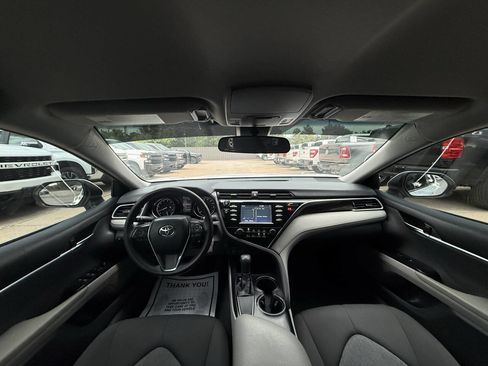Used 2018 Toyota Camry FWD image 17