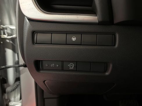 Used 2023 Nissan Rogue SV AWD/4WD image 13