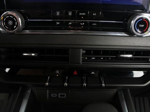 Used 2024 Chevrolet Colorado Trail Boss w/ Technology Package image 7