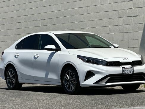 Used 2023 Kia Forte LXS w/ LXS Technology Package FWD image 1