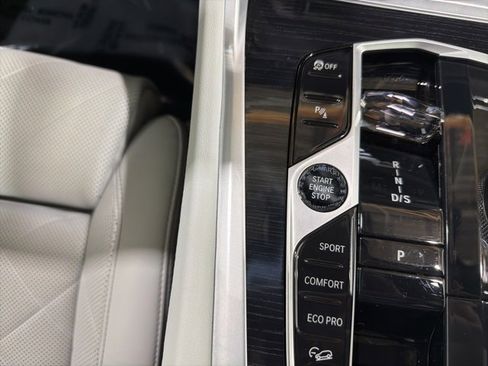 Certified 2024 BMW X6 xDrive40i w/ Executive Package image 42