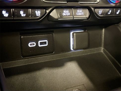 Used 2022 GMC Yukon SLT w/ SLT Premium Package image 23