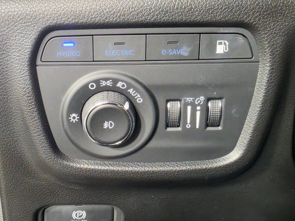 Used 2023 Jeep Grand Cherokee Summit w/ Advanced Protech Group IV AWD/4WD image 24