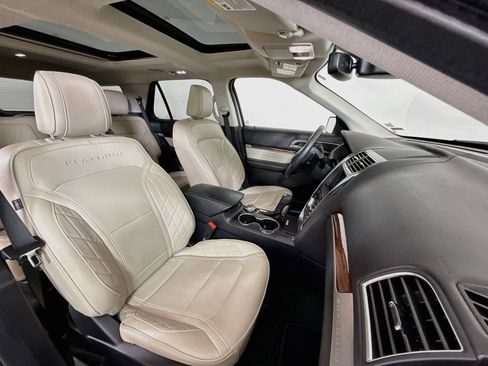 Used 2018 Ford Explorer Platinum AWD/4WD image 28