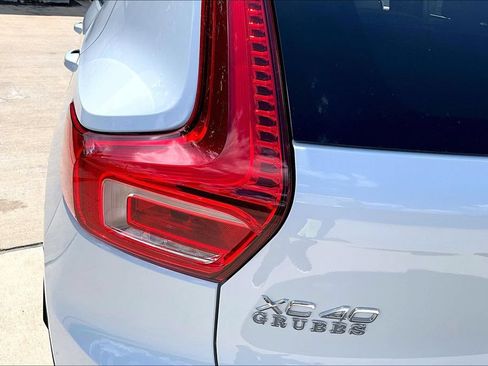 Used 2024 Volvo XC40 B5 Plus w/ Protection Package Premier AWD/4WD image 39