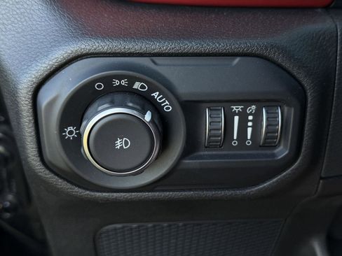 Used 2021 Jeep Wrangler Unlimited Rubicon AWD/4WD image 24