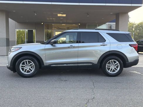 Used 2025 Ford Explorer Active w/ Active Comfort Package RWD image 11