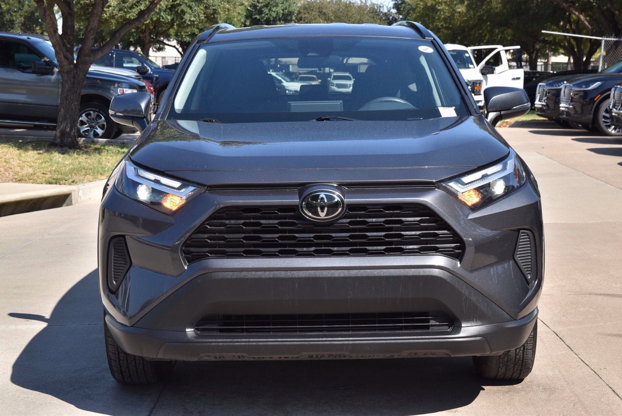 Used 2025 Toyota RAV4 XLE AWD/4WD image 3