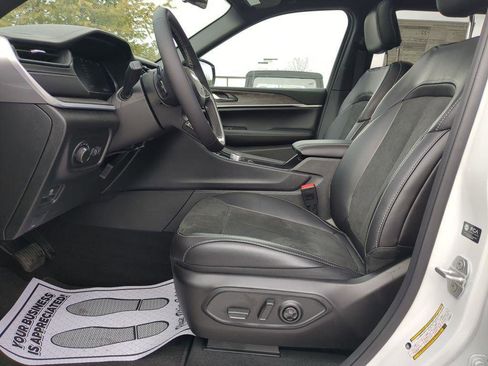 New 2026 Jeep Grand Cherokee Altitude image 8