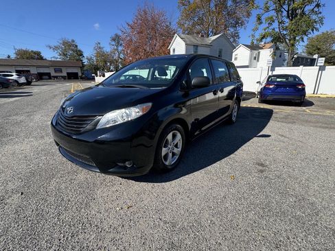 Used 2015 Toyota Sienna L image 20