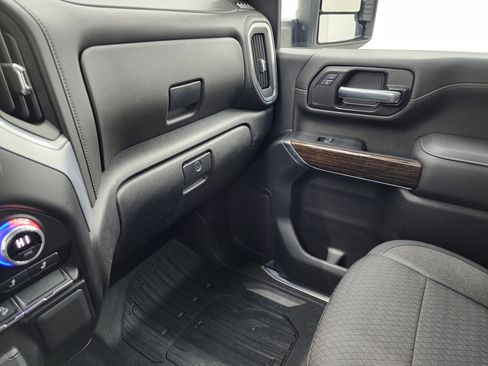 Used 2022 GMC Sierra 2500 SLE w/ SLE Value Package; image 13