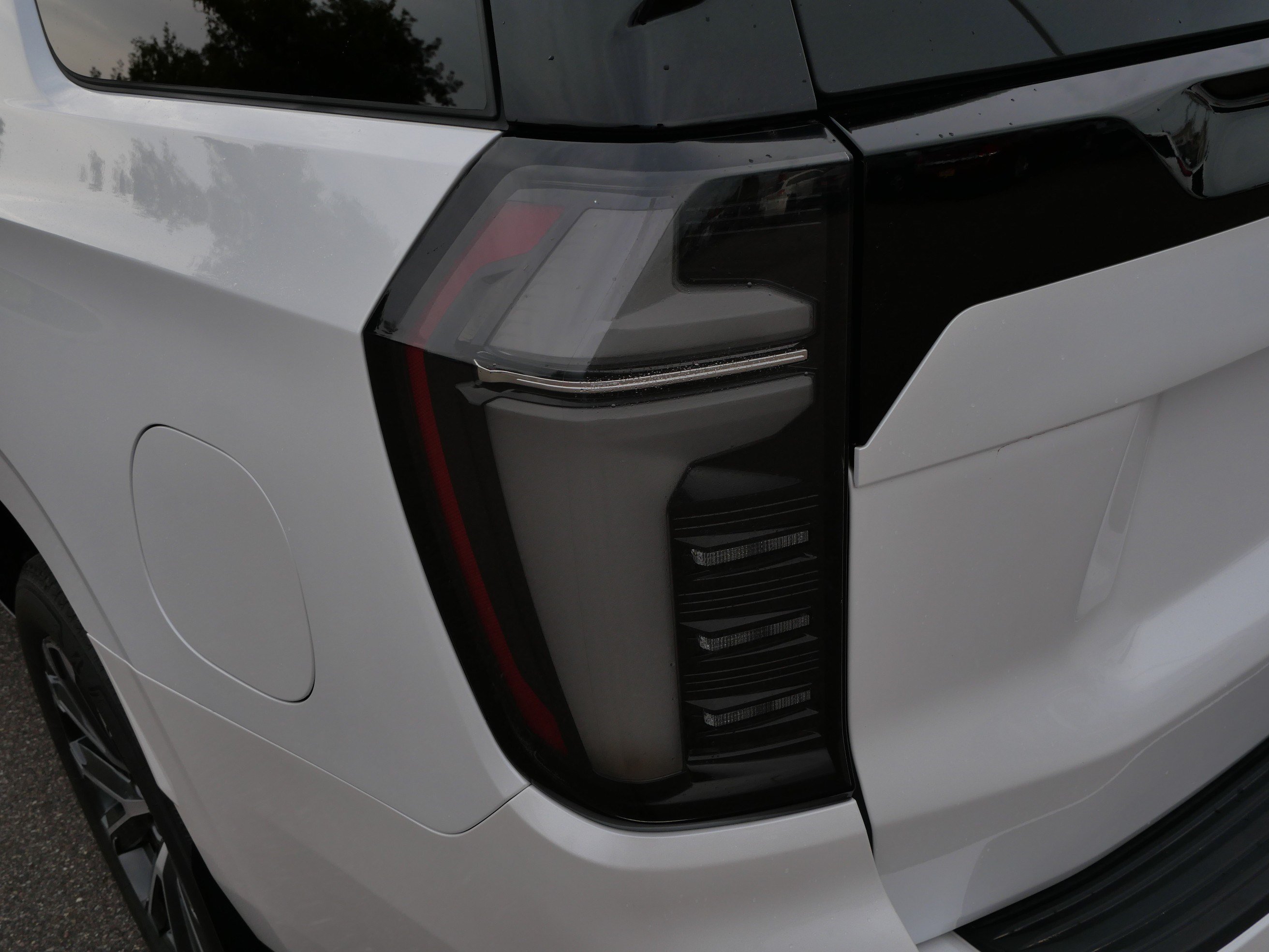 Used 2025 Chevrolet Tahoe High Country AWD/4WD image 17