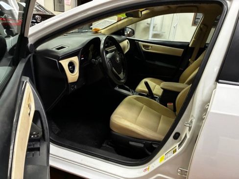 Used 2018 Toyota Corolla LE image 14