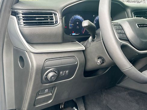 Used 2025 Jeep Wagoneer Series II image 10