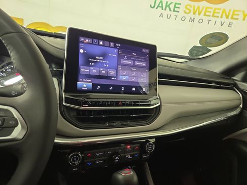 Used 2023 Jeep Compass Limited image 21