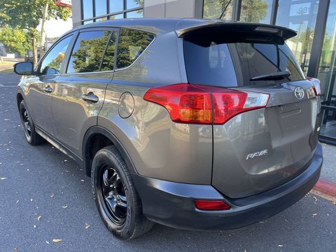 Used 2015 Toyota RAV4 LE FWD image 5