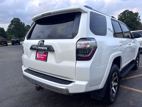 Used 2018 Toyota 4Runner SR5 AWD/4WD image 6