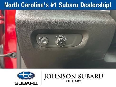 Used 2023 Chevrolet Traverse RS FWD image 23