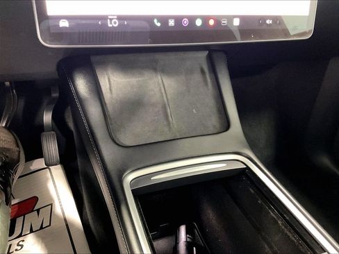 Used 2024 Tesla Model Y Long Range AWD/4WD image 27
