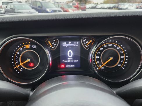 Used 2023 Jeep Wrangler Sport image 27