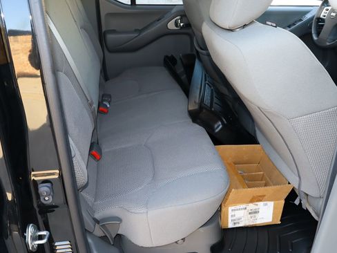 Used 2020 Nissan Frontier SV AWD/4WD image 16