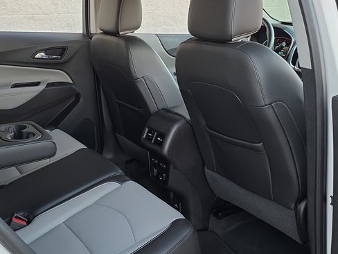 Used 2018 Chevrolet Equinox Premier image 32