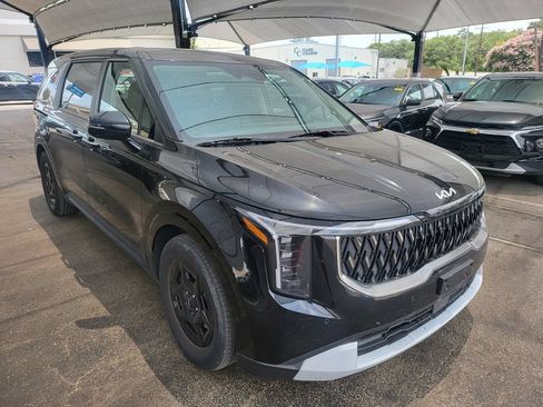 Used 2025 Kia Carnival FWD image 2