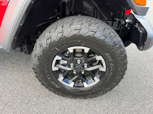 Certified 2025 Jeep Wrangler Unlimited Rubicon 4xe w/ Convenience Group AWD/4WD image 16