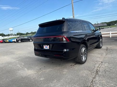 Used 2025 Lincoln Navigator Reserve AWD/4WD image 23