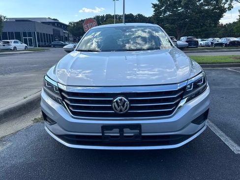 Used 2021 Volkswagen Passat 2.0T SE FWD image 3