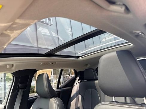 Certified 2025 Volvo XC40 B5 Plus AWD/4WD image 27
