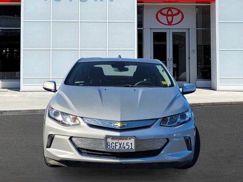 Used 2018 Chevrolet Volt LT image 2