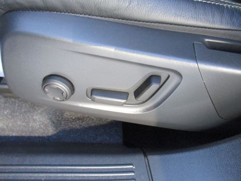 Certified 2023 Volvo XC40 B5 Ultimate w/ Protection Package Premier image 16