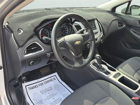 Used 2017 Chevrolet Cruze LS FWD image 17