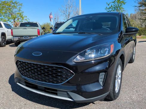 Used 2020 Ford Escape SE image 2