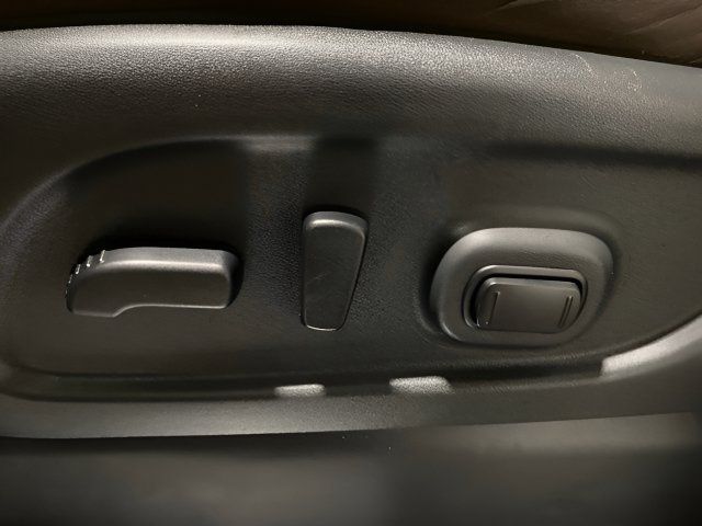 Used 2017 Nissan Titan Platinum Reserve AWD/4WD image 12