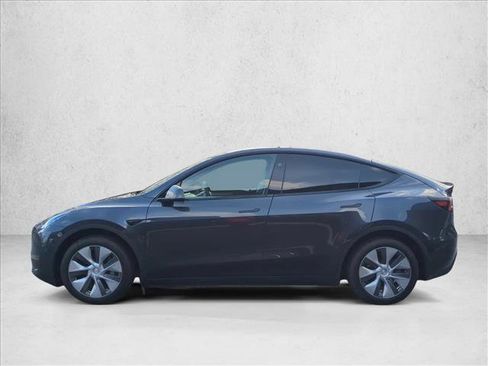 Used 2024 Tesla Model Y Long Range image 8
