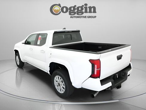 Used 2025 Toyota Tacoma SR5 w/ SR5 Upgrade Package RWD image 10